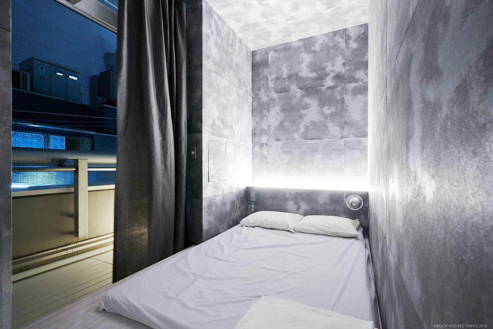 Book And Bed Tokyo Shinsaibashi Pansiyon Osaka Dış mekan fotoğraf