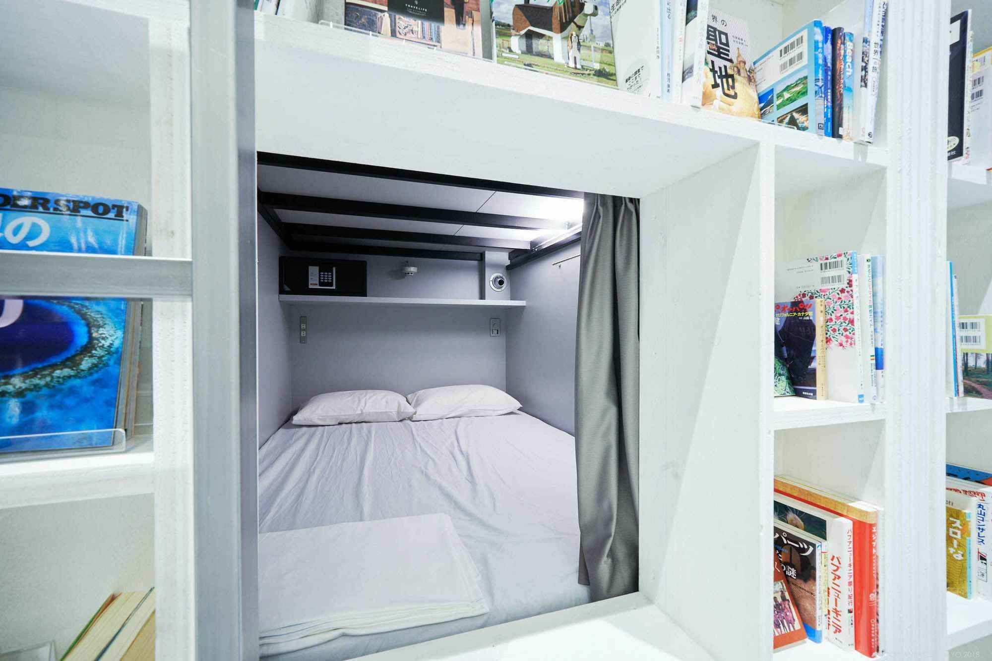 Book And Bed Tokyo Shinsaibashi Pansiyon Osaka Dış mekan fotoğraf